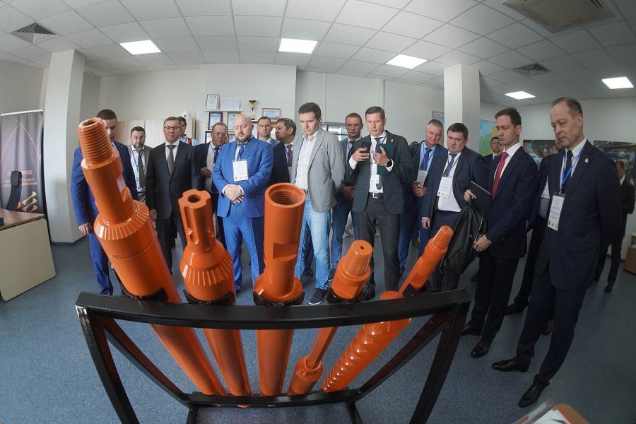 Геобурмаш представил свои разработки Полпреду УрФО и делегации ПАО "Лукойл" Геобурмаш представил свои разработки Полпреду УрФО и делегации ПАО "Лукойл"